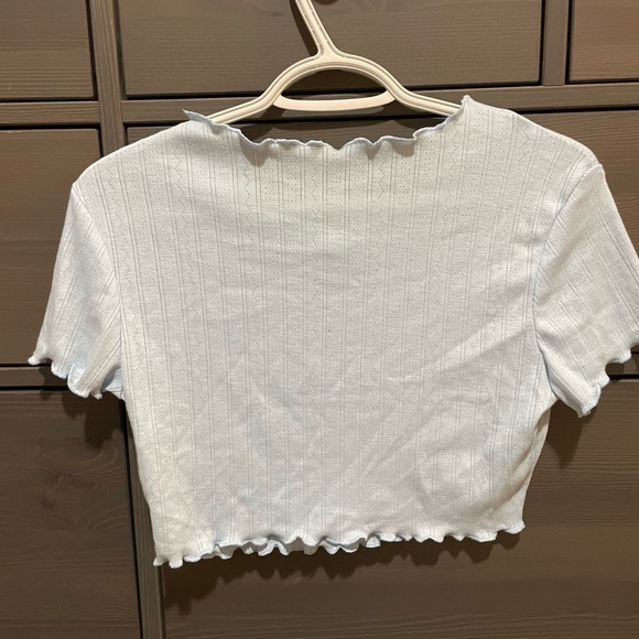 Blue cropped tee. - Picture 2 of 2